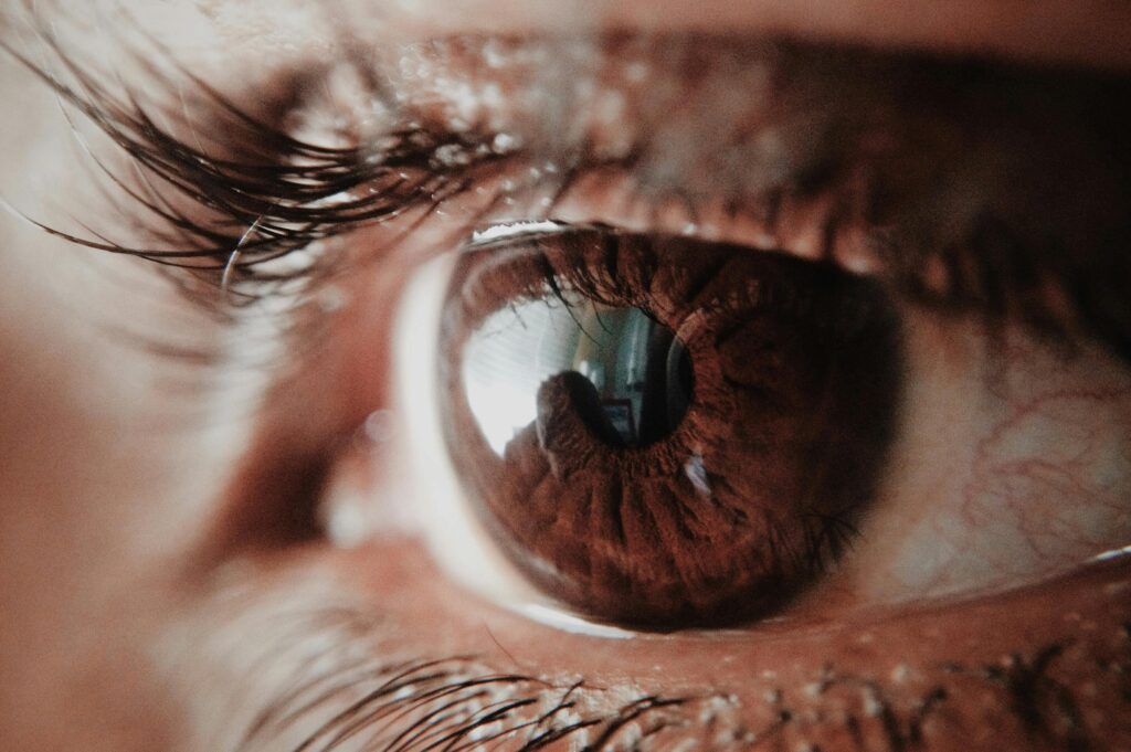 Free eyes wallpaper